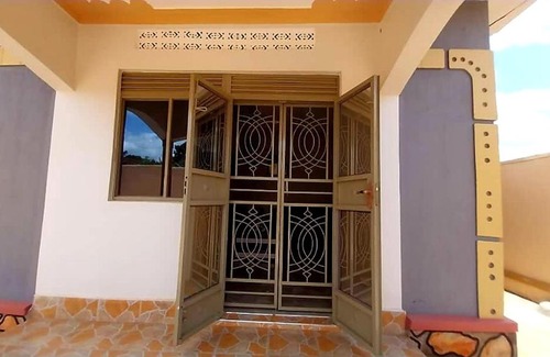 Jinja House | DE VIP GUEST HOUSE