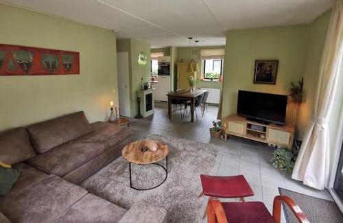 Ewijk House | De Zingende Wilg, heerlijk huisje met Hottub
