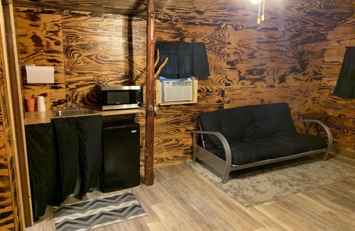 Eminence Cabin | Deadwood Acres cabin #1