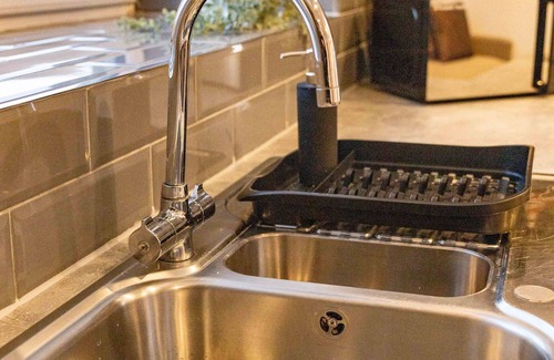 Kirkheaton Apartment | Dealhouse Large 2-Bedroom Apartment for 6 Guests