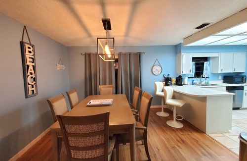 Florida Shores House | DEALS up 2026 BEACH, LARGE POOL, HOTTUB, GRILL,PET, F.YARD,