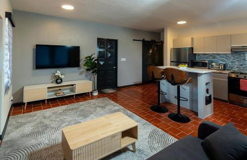 Little Harbour Apartment | Deany's Uptop Luxury Suite 6