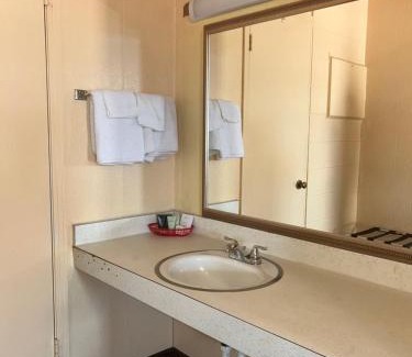 Grove Hill Hotel | Deavers motel