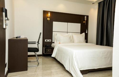 Bonaberi Hotel | Debolonia Palace Hotel