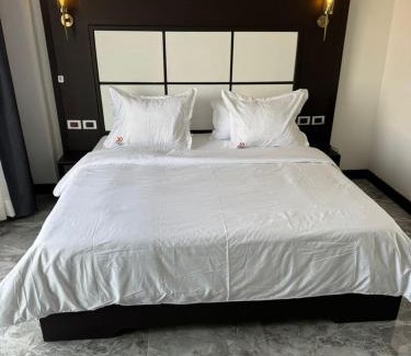Bonaberi Hotel | Debolonia Palace Hotel