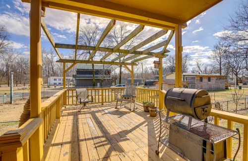 Tunica House | Deck and Fire Pit! Cabin Half-Mi to Tunica Lake