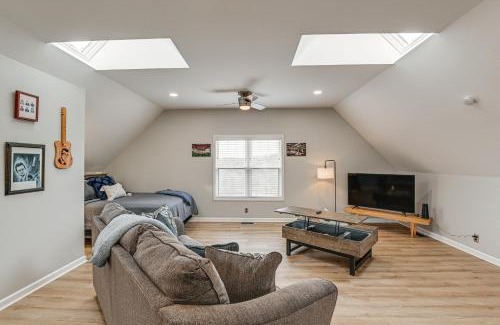 Greenbrier Apartment | Deck and Scenic Views Tennessee Countryside Studio