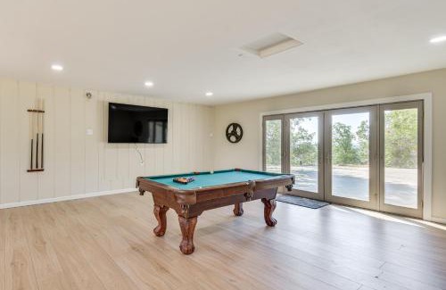 Yosemite Lakes House | Deck and Views Scenic Yosemite Lakes Retreat