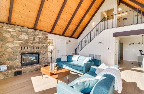 Yosemite Lakes House | Deck and Views Scenic Yosemite Lakes Retreat
