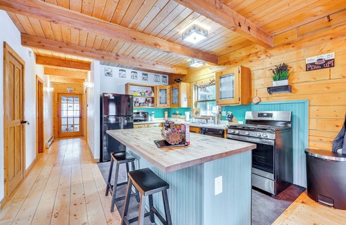 Black Hawk Cabin | Deck, Fire Pit & Grill: Log Cabin in Black Hawk