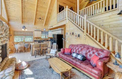 Unaka Cabin | Deck, Grill & Mtn Views: Warne Getaway!