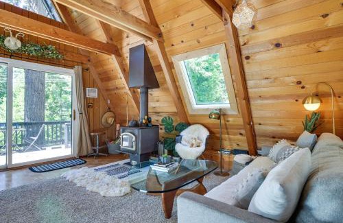 Arnold House | Decks, Grills and Fire Pit Camp Connell Hideaway!