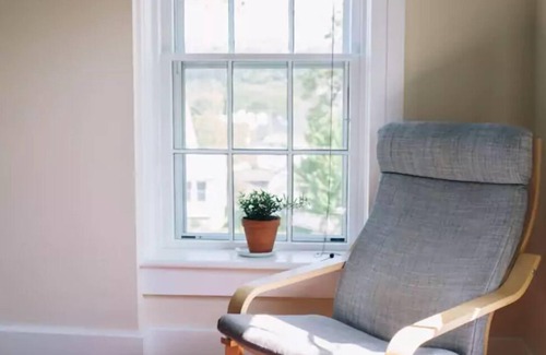 Decorah Apartment | Decorah House- Airy, modern, full of natural light, 5 blocks to downtown
