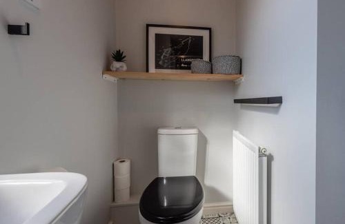 Oakenholt House | Dee View Executive Stay