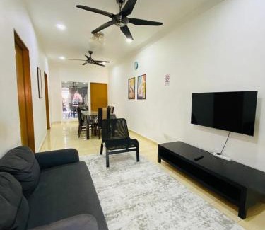 Kulim Apartment | Deena's Cottage Homestay Kulim Hitech Hospital Kulim, Three bedrooms Single Storey Terrace House