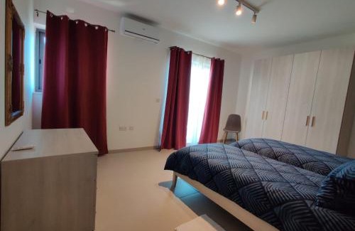 San Tumas Apartment | Deep Blue