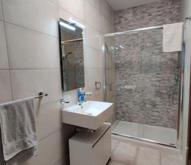 San Tumas Apartment | Deep Blue