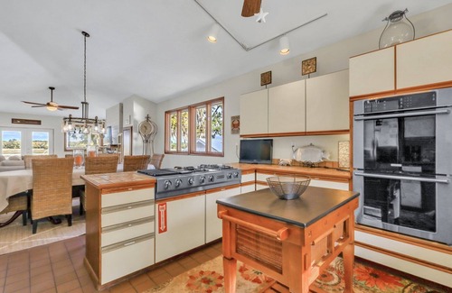 Meridian House | Deep water dock in Darien, GA, w/screened in porch, fishing, kayaks, & bikes