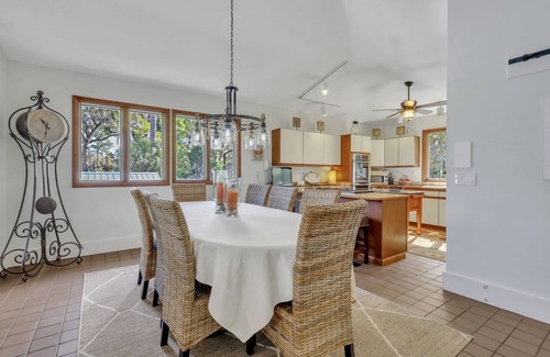 Meridian House | Deep water dock in Darien, GA, w/screened in porch, fishing, kayaks, & bikes