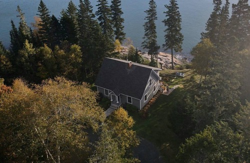 Prospect Harbor Cottage | Deep Water Oceanfront - Schoodic Surf Cottage