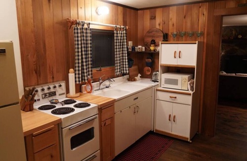 Woodsville Cabin | Deer Brook Cabin w/Hot Tub, Fireplace & Brook