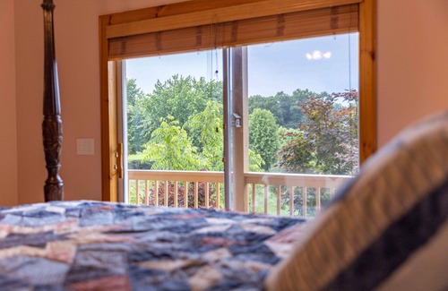 Piney Creek Cabin | Deer Crossing Cabin-Gorgeous Mountain-Valley Views, 14 mi. To Main St,Sparta, NC