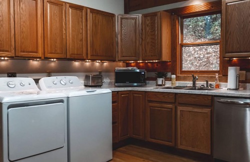 Purlear Cabin | Deer Run Cabin | Hot Tub