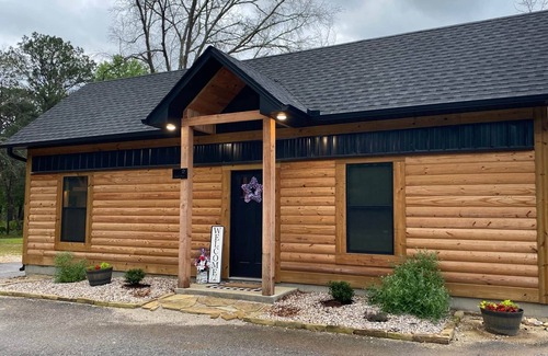 Bismarck Cabin | Deer Run: Lake, trail, golf