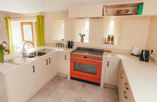 Horsehouse Cottage | DEERCLOSE WEST FARMHOUSE, pet friendly, with open fire in Horsehouse