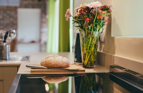 Horsehouse Cottage | DEERCLOSE WEST FARMHOUSE, pet friendly, with open fire in Horsehouse
