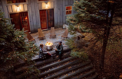 South Londonderry Cabin | Deerwood Hill ~ après ski cabin hot tub fire pit Stratton Manchester
