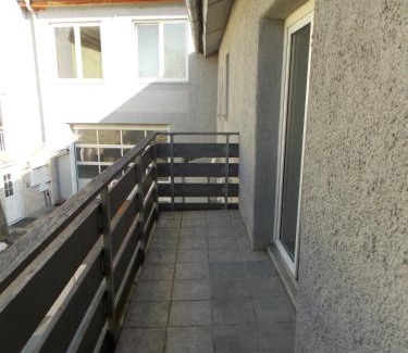 Deggendorf Apartment | Deggendorf Zentral und Ruhig - 2 Zimmer Wohnung 4 Schlafplätze, Küche, Waschmaschine, Self Check in