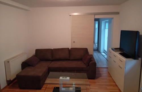 Deggendorf Apartment | Deggendorf Zentral und Ruhig - 2 Zimmer Wohnung 4 Schlafplätze, Küche, Waschmaschine, Self Check in