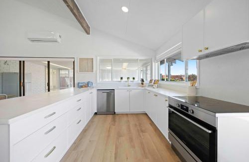 Port Macquarie House | Deja Bleu - great family home with jetty