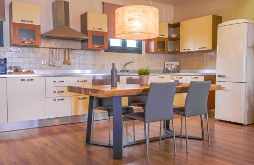 Makrys Tichos Apartment | Deja Blue Chania