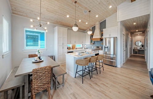 Port Aransas House | Deja Blue | Coastal Retreat w/Pool, Firepit, BBQ & Outdoor TV Lounge