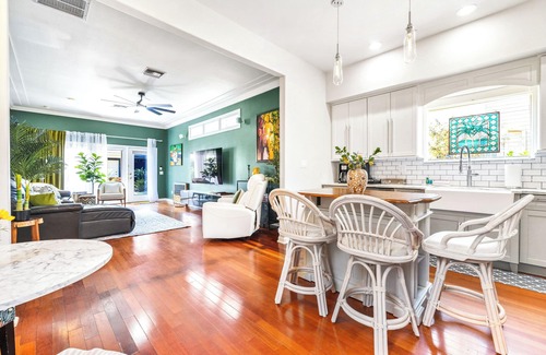 Tampa Heights House | Deja Blue Villa – A Must-Stay!