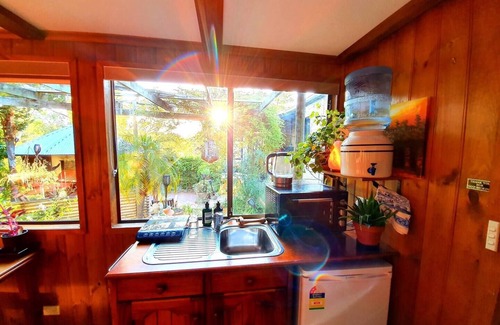 Glenalta Cottage | Dejavu Cottage In the Adelaide Hills