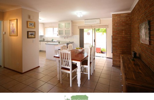 Trawal House | DeKeurboom Guesthouses. (Weslyn Luxury Cottage)