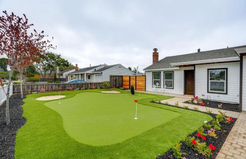 Del Rey Oaks House | Del Rey Oaks Vacation Home with Mini-Golf Course!