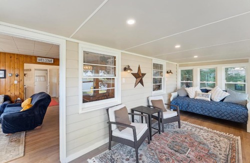 Delavan House | Delavan Retreat with Patio on Turtle Lake!