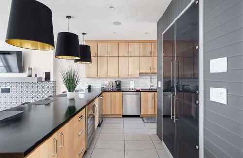 Mapleton/Fall Creek Apartment | Delaware Loft-2BR/2.5 BA Townhome w/Rooftop Deck