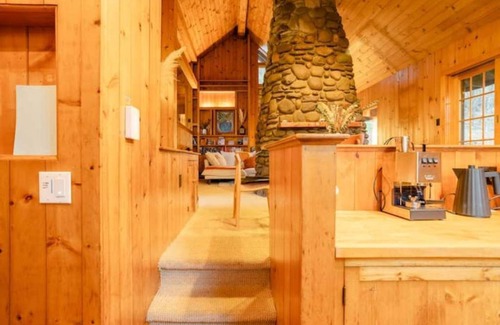Delhi Cabin | Delhi Modern Cabin with Fast Internet