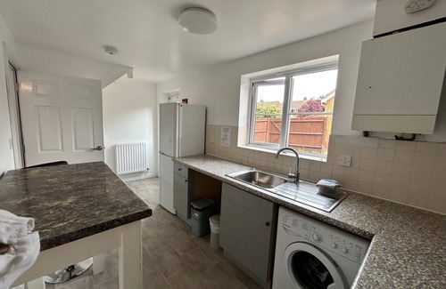 Luton House | Delight ensuite double bedroom Ensuite