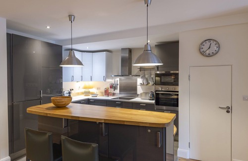 Grand Canal Dock Apartment | Delightful 2 Bedroom Apartment 10min walk from St Stephen's Green