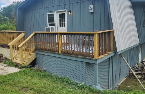 Woodbine Apartment | Delightful 2-bedroom apartment with AC in Rockholds. It's a true retreat!