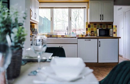 Port Sunlight House | Delightful 3 bedroom home with parking and garden