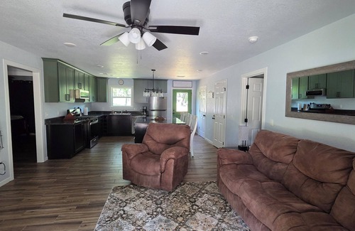 Atoka House | Delightful 3-bedroom house with AC in Atoka