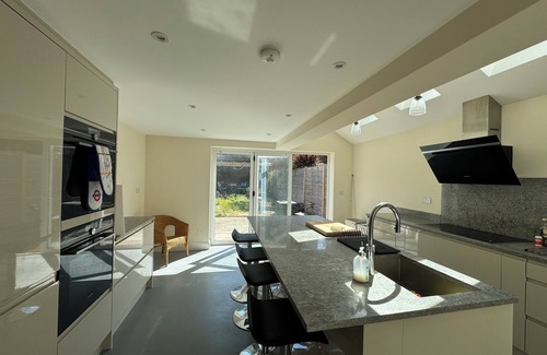 South Bermondsey Apartment | Delightful 3BD Terrace House, Near London Bridge