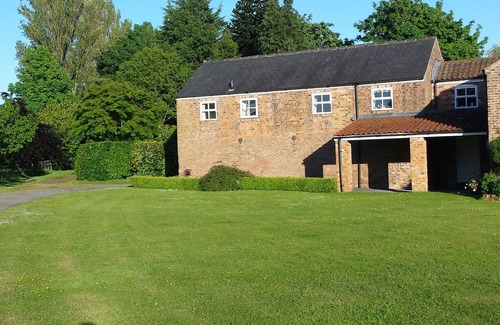 Thirsk Apartment | Delightful 4-bed apartment in gardens and farmland in heart of Yorkshire